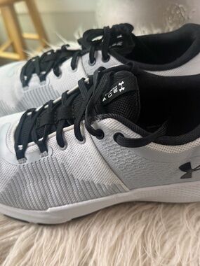 Under Armour Men's Black and White Training Shoes